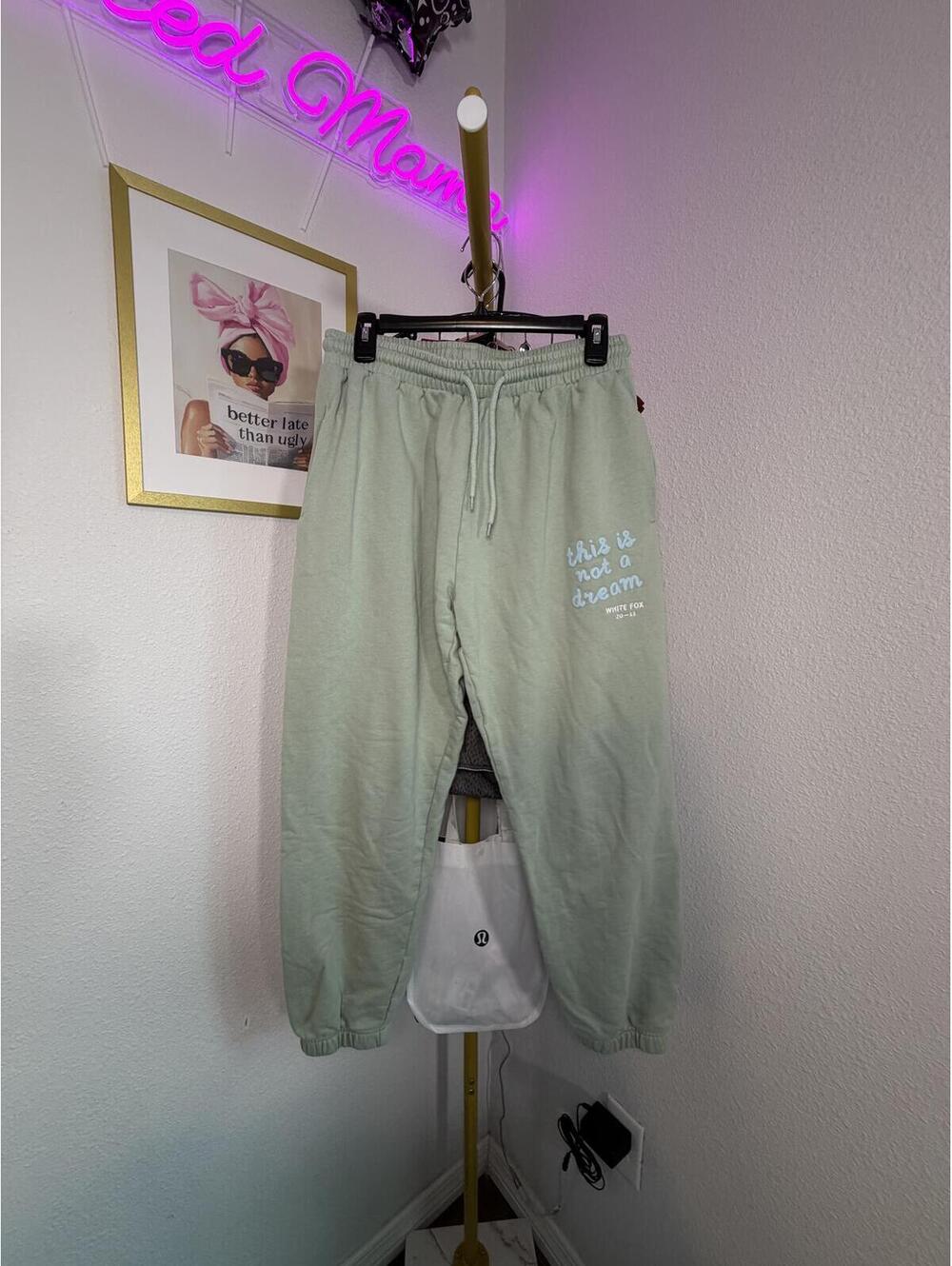WHITE FOX JOGGER SWEATPANTS WOMENS SIZE LARGE
